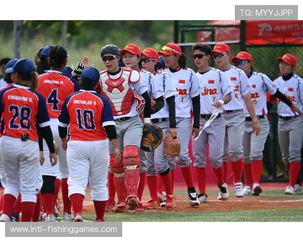 中国女垒U18国家队参与志愿服务，指导青少年基本功