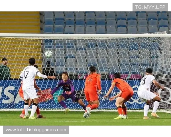 切赫社媒互动U23国门李昊:索要签名手套引热议 切赫社媒互动U23国门李昊:索要签名手套引热议