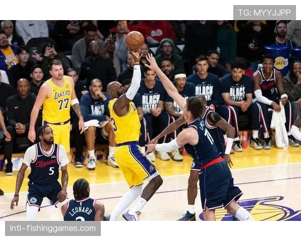 深度报道：回顾三月份，湖人队防守效率提升与全队平均防守跑动速度的正相关关系